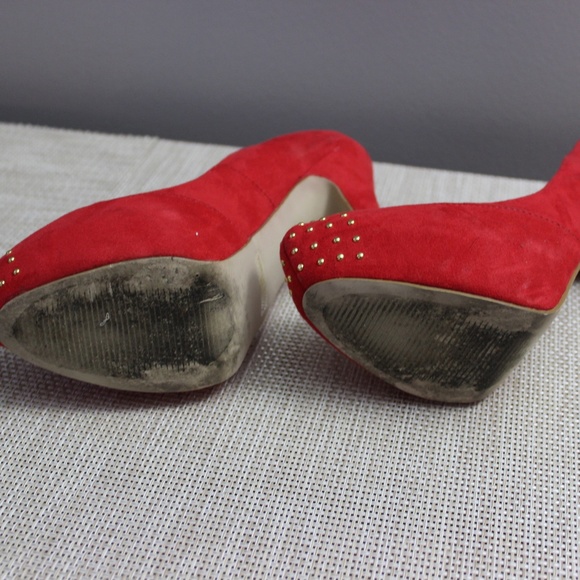 Red Heels - Picture 5 of 6